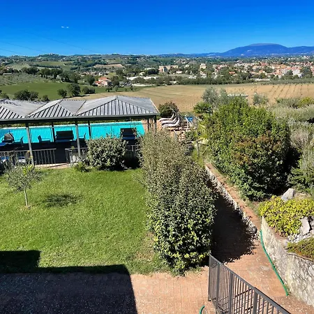 2 In Stunning Grounds Panoramic Views Around Sleeps 4 Spoleto