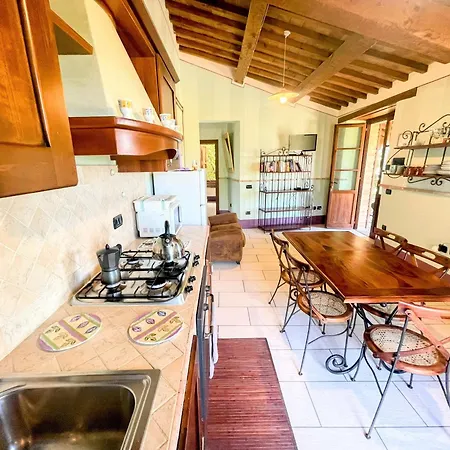 2 In Stunning Grounds Panoramic Views Around Sleeps 4 ヴィラ スポレート