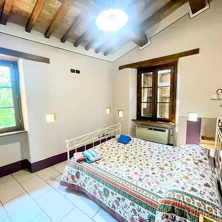 2 In Stunning Grounds Panoramic Views Around Sleeps 4 Spoleto