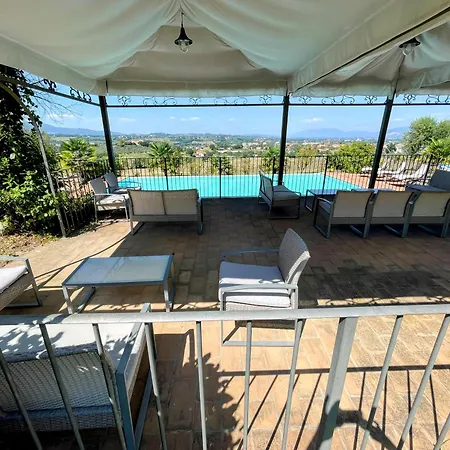 2 In Stunning Grounds Panoramic Views Around Sleeps 4 スポレート