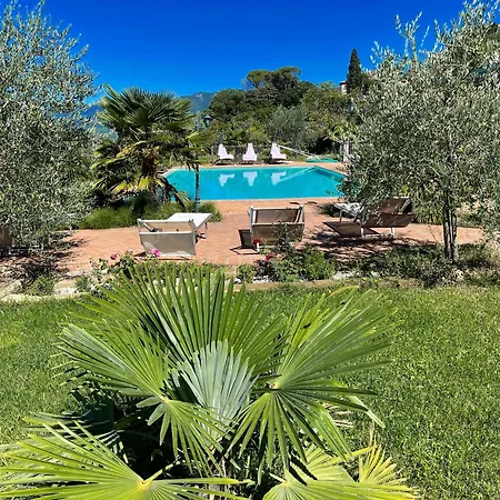 2 In Stunning Grounds Panoramic Views Around Sleeps 4 ヴィラ スポレート