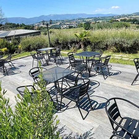 2 In Stunning Grounds Panoramic Views Around Sleeps 4 Villa Spoleto