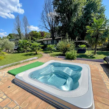 2 In Stunning Grounds Panoramic Views Around Sleeps 4 スポレート