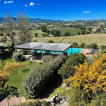 2 In Stunning Grounds Panoramic Views Around Sleeps 4 ヴィラ スポレート