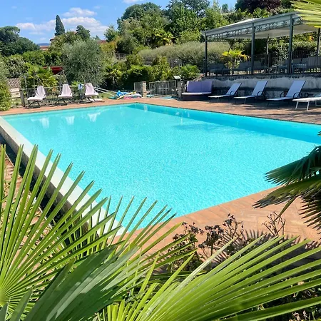 2 In Stunning Grounds Panoramic Views Around Sleeps 4 ヴィラ
