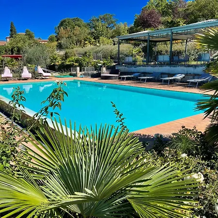 2 In Stunning Grounds Panoramic Views Around Sleeps 4 *