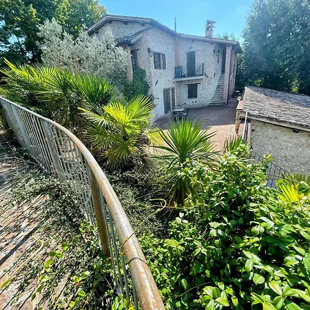 2 In Stunning Grounds Panoramic Views Around Sleeps 4 Spoleto
